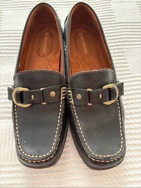 Naturalizer women’s Black Leather Slip-On Loafers with Gold Accents 8 medium